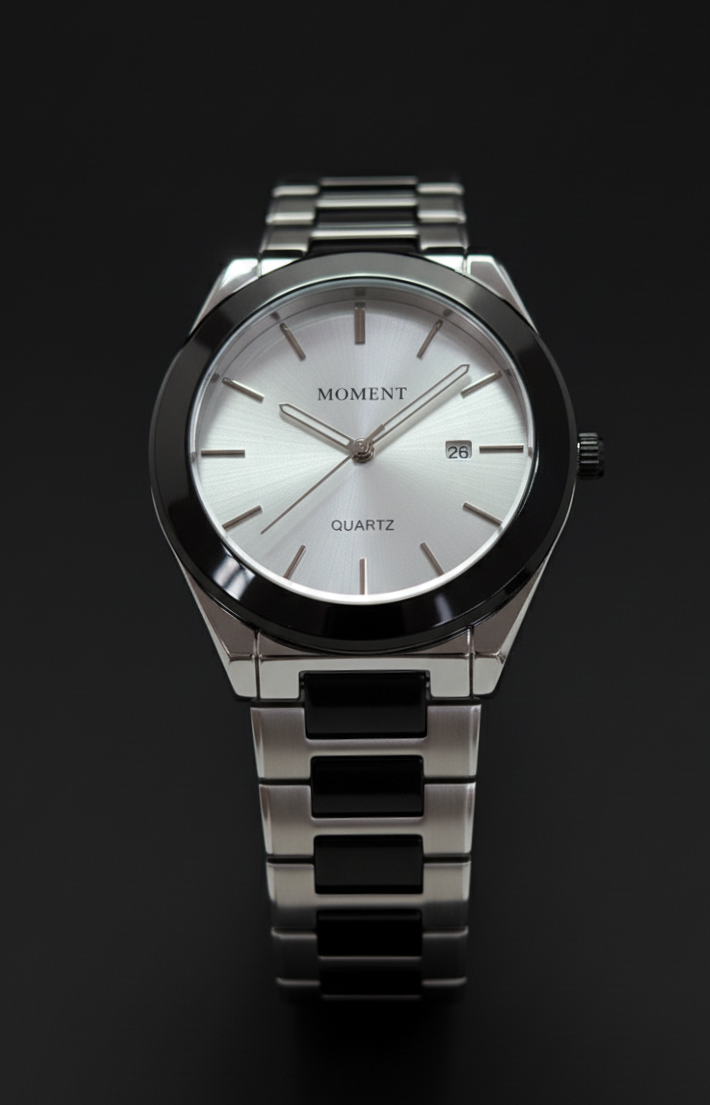 Moment Quart With Black Stone And Stainless Steel Chain